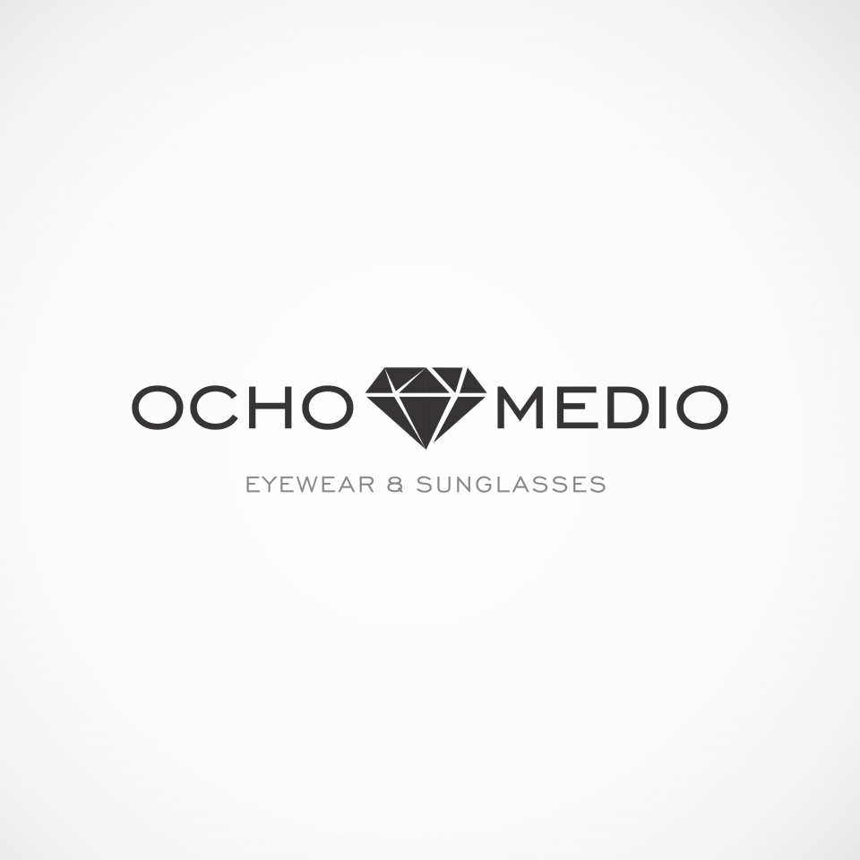 OCHO-Y-MEDIO